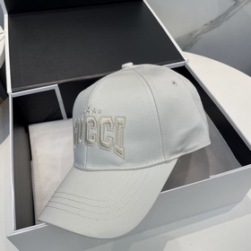 Бейсболка Gucci, теперь в продаже. Изг