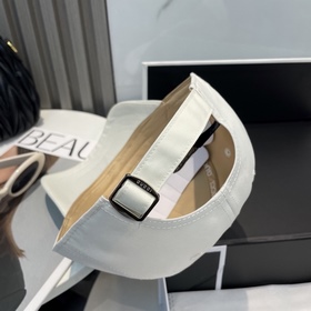 Бейсболка Gucci, теперь в продаже. Изг
