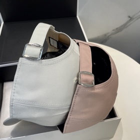 Бейсболка Gucci, теперь в продаже. Изг