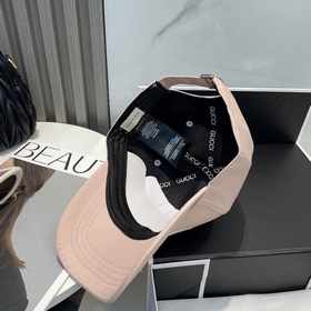 Бейсболка Gucci, теперь в продаже. Изг