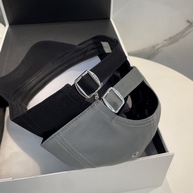 Бейсболка Gucci, теперь в продаже. Изг