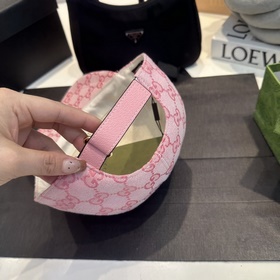 Бейсболка Gucci Знаковый мотив занимае