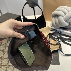 Это изделие из коллекции Gucci Lido, в