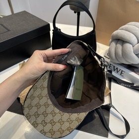 Эта модель из коллекции Gucci Lido, вд