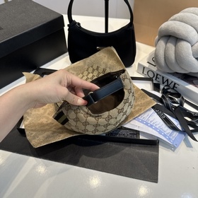 Эта модель из коллекции Gucci Lido, вд