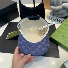 Бейсболка Gucci Знаковый мотив занимае