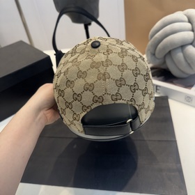 Эта модель из коллекции Gucci Lido вдо