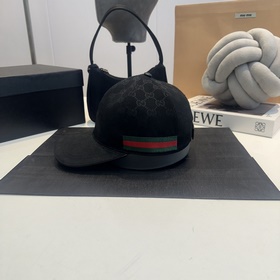 Эта модель из коллекции Gucci Lido вдо