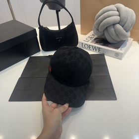 Эта модель из коллекции Gucci Lido вдо