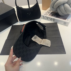 Эта модель из коллекции Gucci Lido вдо