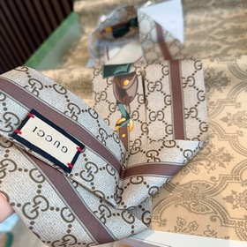 Шелковый шарф Gucci Twilly, ремень с з