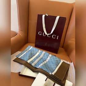 Аутентичный квадратный шарф GUCCI! Д