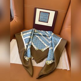 Аутентичный квадратный шарф GUCCI! Д