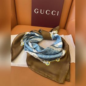 Аутентичный квадратный шарф GUCCI! Д