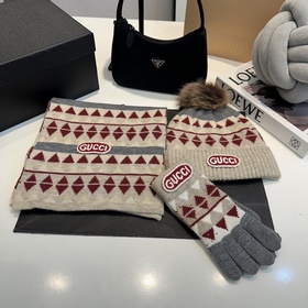 Набор из шарфа, перчаток и шапки Gucci