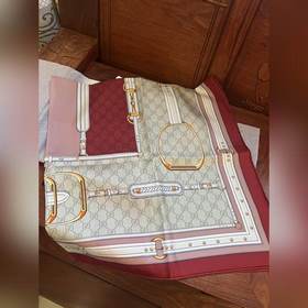 Gucci 25new Equestrian Buckle Burgundy
