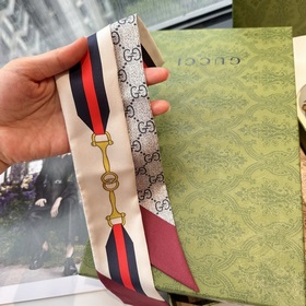 Шелковый шарф Gucci Twilly, ремень с з