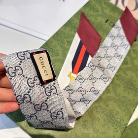 Шелковый шарф Gucci Twilly, ремень с з