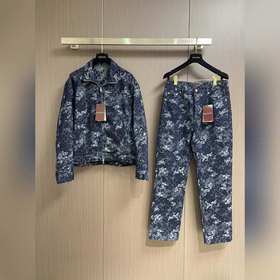 Комплект из джинсовой куртки брюк Gucc