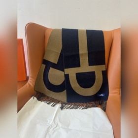 Новый кашемировый шарф Hermès Stirrup,