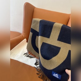 Новый кашемировый шарф Hermès Stirrup,