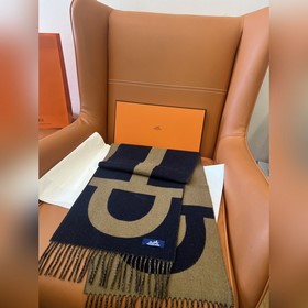 Новый кашемировый шарф Hermès Stirrup,