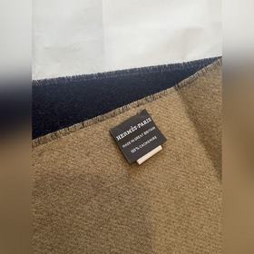 Новый кашемировый шарф Hermès Stirrup,
