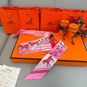Новый Twilly от Hermès, изготовленный 
