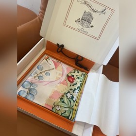 Hermès «Платок на лужайке»  Изысканн