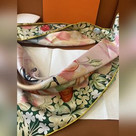 Hermès «Платок на лужайке»  Изысканн
