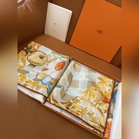 Hermès «Платок на лужайке»  Изысканн