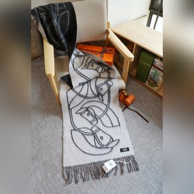 Двусторонняя шаль House с изображением