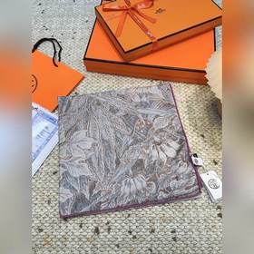 Новинка Hermès： кашемировый квадратный