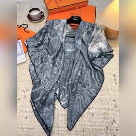 Новинка Hermès： кашемировый квадратный