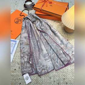 Новинка Hermès： кашемировый квадратный