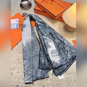 Новинка Hermès： кашемировый квадратный