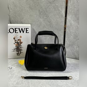 Новый  Новая сумка среднего размера