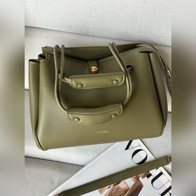 Размеры： 28,5 × 11 × 23 см  Оливково