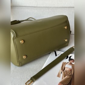 Размеры： 28,5 × 11 × 23 см  Оливково