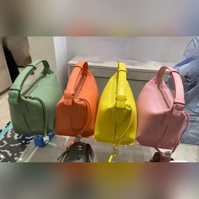 LOEWE Новая кожаная сумка CUBI Сумка