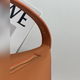 LOEWE Новая кожаная сумка CUBI Сумка