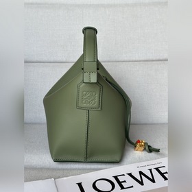LOEWE  Новая кожаная сумка для обед
