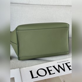 LOEWE  Новая кожаная сумка для обед