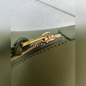 LOEWE  Новая кожаная сумка для обед
