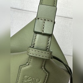 LOEWE  Новая кожаная сумка для обед