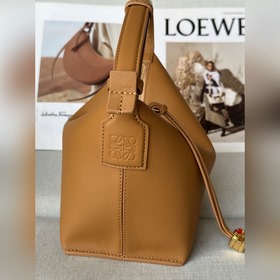 LOEWE  Новая кожаная сумка для обед
