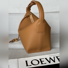 LOEWE  Новая кожаная сумка для обед