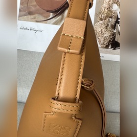 LOEWE  Новая кожаная сумка для обед