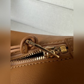 LOEWE  Новая кожаная сумка для обед