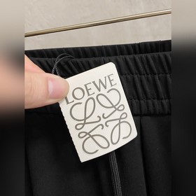 Эксклюзивные новые брюки Loewe в стиле